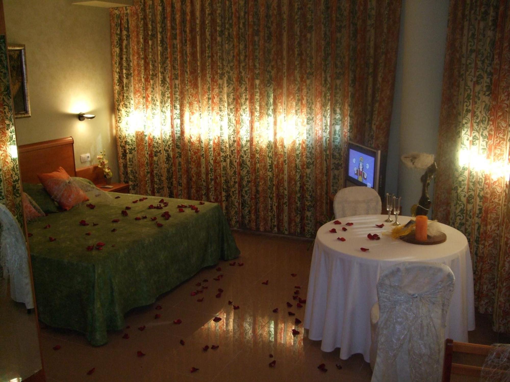 Sant Sadurní dʼAnoia Hotel Fonda Neus מראה חיצוני תמונה