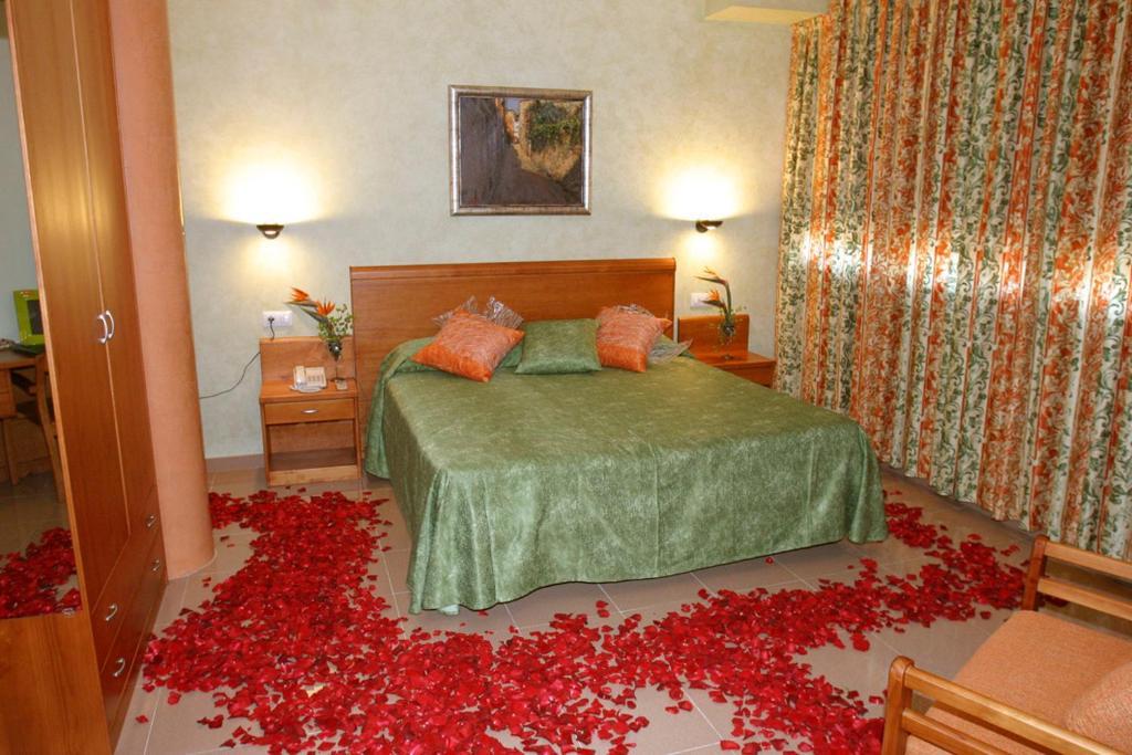 Sant Sadurní dʼAnoia Hotel Fonda Neus מראה חיצוני תמונה